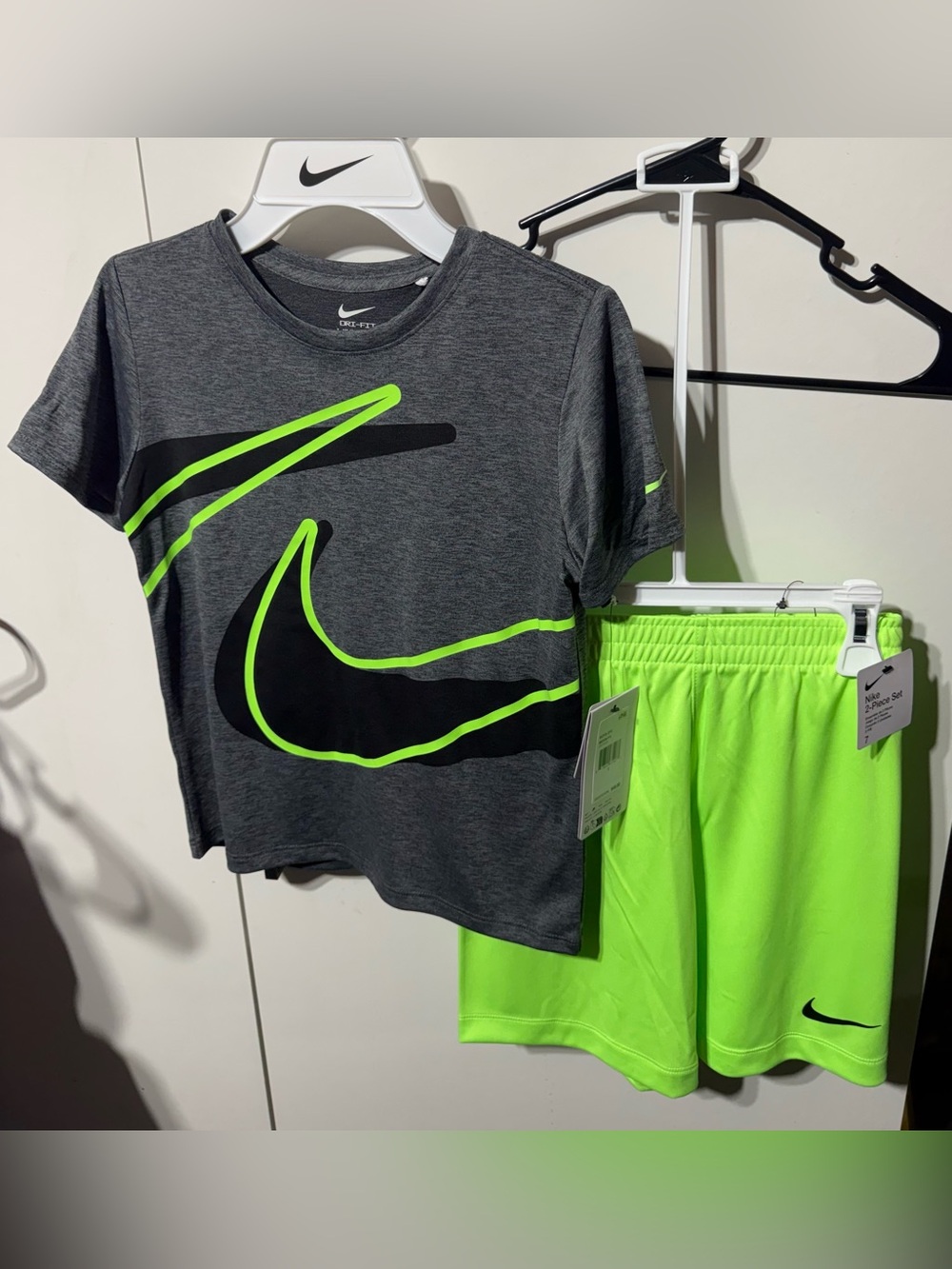 Boys Size 7 Nike Dri Fit 2 Piece Set Shorts & T Shirt NEW